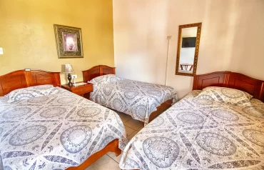 Hotel Los Higuerones - Habitaciones con tres camas en Paso Canoas