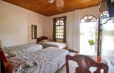 Hotel Los Higuerones - Habitaciones con tres camas en Paso Canoas
